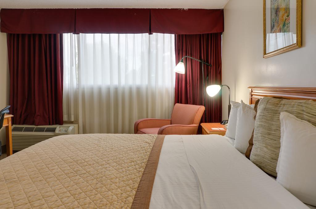 Howard Johnson By Wyndham Fullerton/Anaheim Conference Cntr Dış mekan fotoğraf