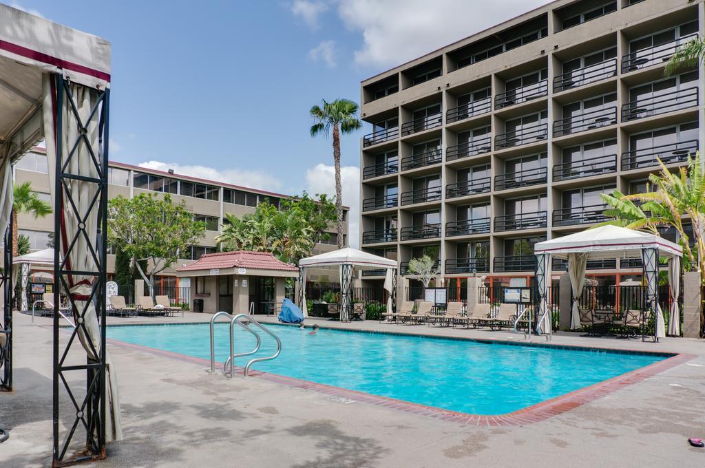 Howard Johnson By Wyndham Fullerton/Anaheim Conference Cntr Dış mekan fotoğraf