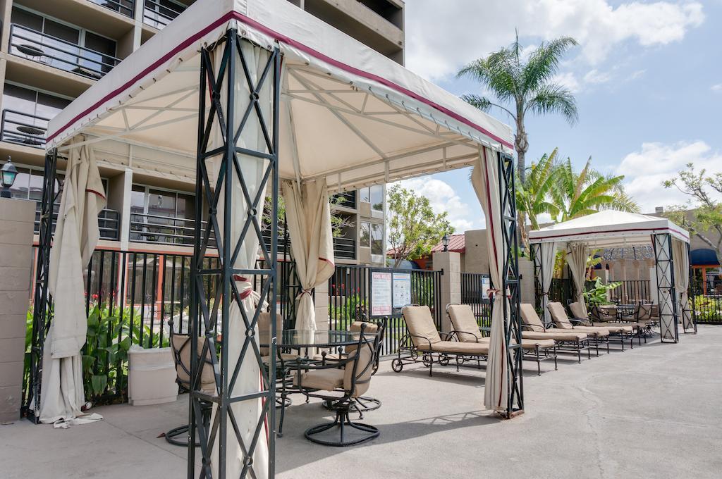 Howard Johnson By Wyndham Fullerton/Anaheim Conference Cntr Dış mekan fotoğraf