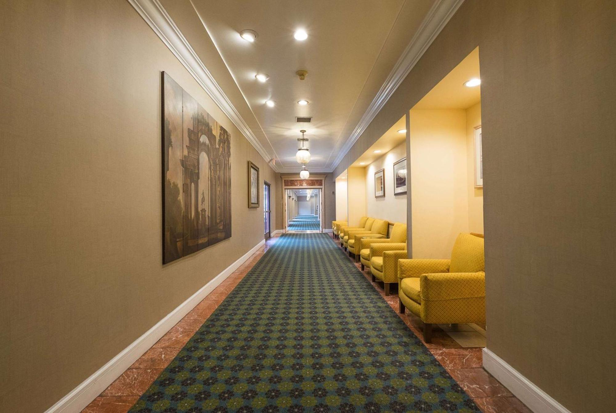 Howard Johnson By Wyndham Fullerton/Anaheim Conference Cntr Dış mekan fotoğraf