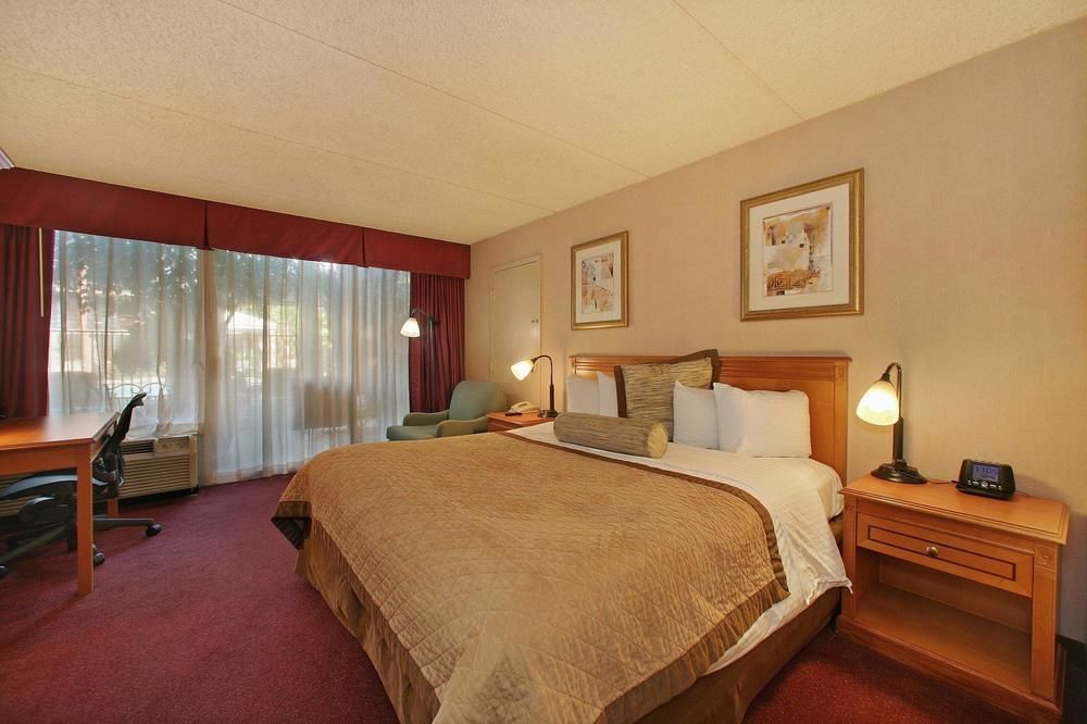 Howard Johnson By Wyndham Fullerton/Anaheim Conference Cntr Dış mekan fotoğraf
