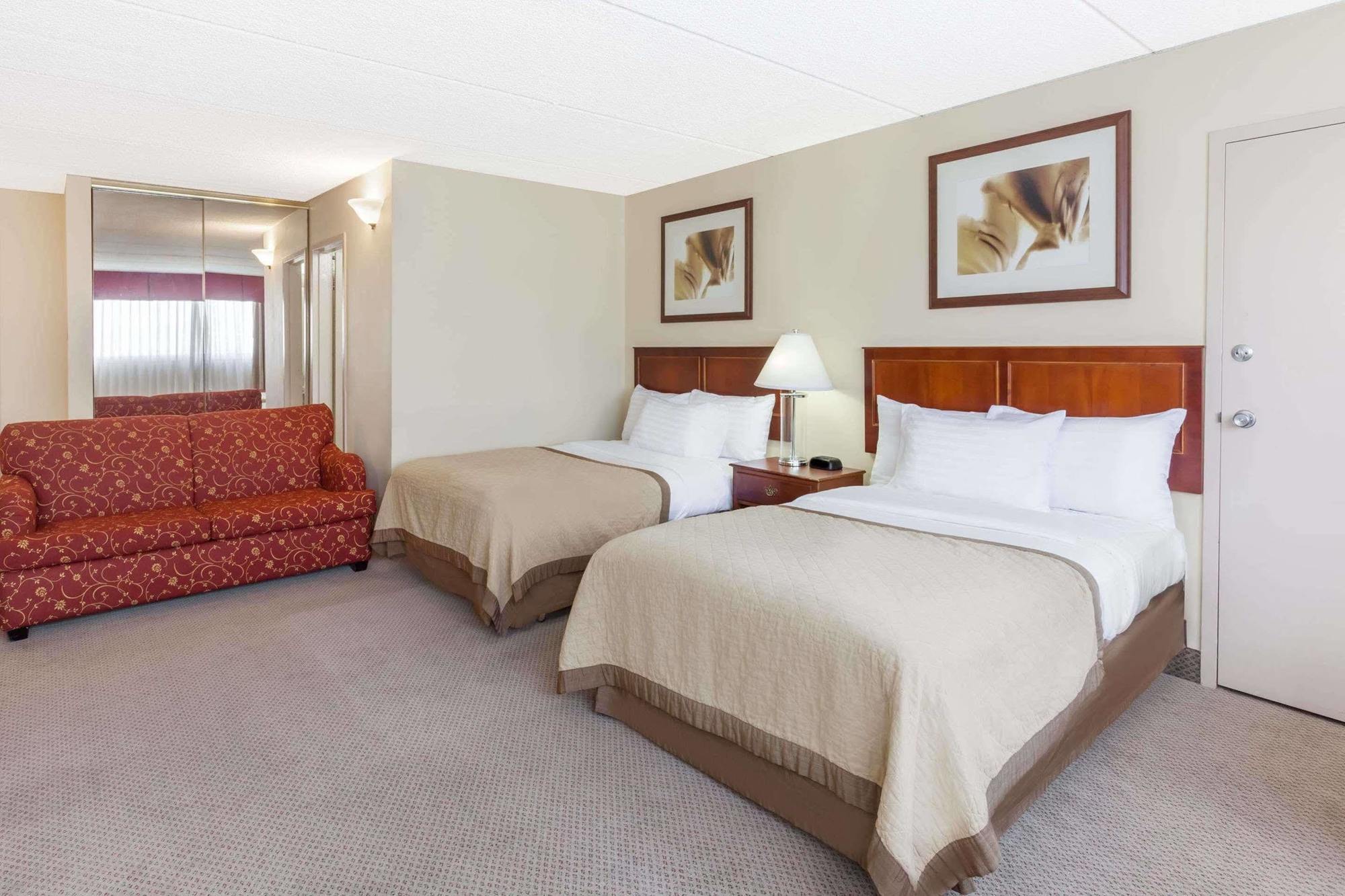 Howard Johnson By Wyndham Fullerton/Anaheim Conference Cntr Dış mekan fotoğraf